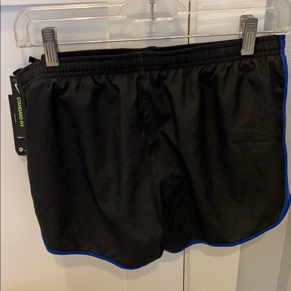 Nike running shorts - Picture 2 of 4